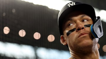 SEATTLE, WASHINGTON - MAY 14: Aaron Judge #99 of the New York Yankees looks on during the first inning against the Seattle Mariners at T-Mobile Park on May 14, 2025 in Seattle, Washington. Steph Chambers/Getty Images/AFP (Photo by Steph Chambers / GETTY IMAGES NORTH AMERICA / Getty Images via AFP)