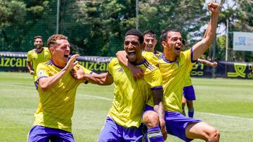 Los jugadores del C&aacute;diz B celebran el gol ante el Numancia B