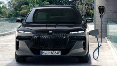 Autos híbridos enchufables o plug-in: Ventajas y desventajas   