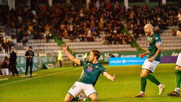 Señé. celebrando un gol con el Racing de Ferrol.