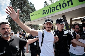 El delantero uruguayo Edinson Cavani a su llegada a València.