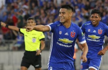 Futbol, Universidad de Chile vs Union Española
Séptima fecha, campeonato de Clausura 2016/17
El jugador de Universidad de Chile  Felipe Mora, izquierda derecha centro, celebra  su gol  contra  Union Española durante el partido de primera division disputado en el estadio Nacional de Santiago, Chile.
19/03/2017
Ramon Monroy/Photosport
*************

Football, Universidad de Chile vs Union Española
7th date, Clousure Championship 2016/17
Universidad de Chile's,Felipe Mora,left right center, celebrates his gol against Universidad de Chile, during the first division football match at the Nacional stadium in Santiago, Chile.
19/03/2017
Ramon Monroy/Photosport