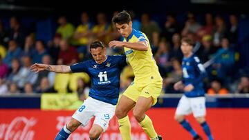 Ramon Terrats (R) of Villarreal CF competes for the ball with Andres Guardado of Real Betis during the LaLiga Santander match between Villarreal CF and Real Betis at Estadio de la Ceramica, March 12, 2023, Vila-real, Spain. (Photo by David Aliaga/NurPhoto via Getty Images)