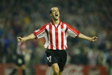 Fichó por el Athletic Club en 1995 por 550 millones de pesetas. En la imagen, durante el partido del 24 de noviembre de 2002 contra el Espanyol.