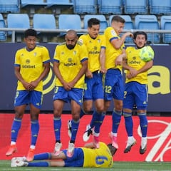 El Cadiz vive una despedida agridulce de Carranza