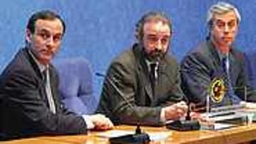 SE LO PIENSAN. Argimiro Vázquez, Juan José Zornoza y Fernando Sequeira aplazaron la decisión de sancionar o no a Marioni.