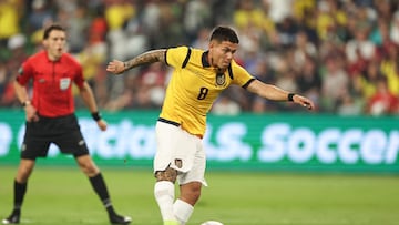 AUSTIN, TEXAS - OCTOBER 10: Jordy Alcivar #8 of Ecuador shoots to goal during an international friendly match between United States and Ecuador at Q2 Stadium on October 10, 2025 in Austin, Texas. Omar Vega/Getty Images/AFP (Photo by Omar Vega / GETTY IMAGES NORTH AMERICA / Getty Images via AFP)