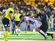 Futbol, Coquimbo Unido vs Universidad de Chile.
Fecha 7, Liga de Primera 2026.
El jugador de Universidad de Chile Nicolas Ramirez, izquierda, disputa el balon contra Nicolas Johansen de Coquimbo Unido durante un partido de primera division disputado en el estadio Municipal Francisco Sanchez Rumoroso de Coquimbo, Chile.
14/03/2026
Dragomir Yankovic/Photosport
Football, Coquimbo Unido vs Universidad de Chile.
7th turn, 2026 First Division League.
Universidad de ChileÕs player Nicolas Ramirez, left, vies for the ball against Nicolas Johansen of Coquimbo Unido during a first division match at Municipal Francisco Sanchez Rumoroso stadium in Coquimbo, Chile.
14/03/2026
Dragomir Yankovic/Photosport