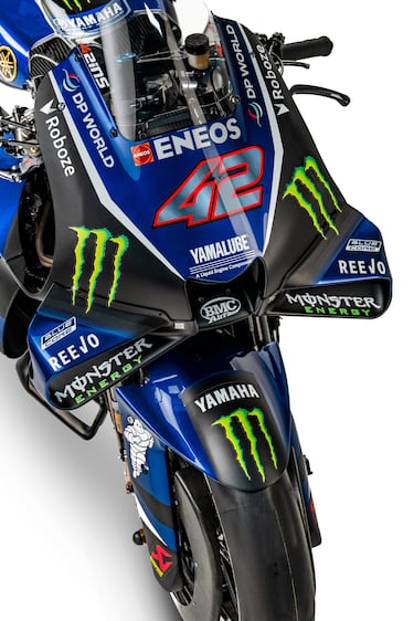 El negro y el azul, esta vez en mate, siguen siendo los protagonistas de la nueva moto de Yamaha, la YZR‑M1. Por primera vez en su historia, sera V4.