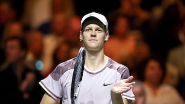 El tenista italiano Jannik Sinner celebra su victoria ante Tallon Greekpoor en las semifinales del ABN AMRO Open de Róterdam.