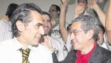 <b>EUFORIA. </b>Sergio Scariolo, felicitado tras ganar la Liga.