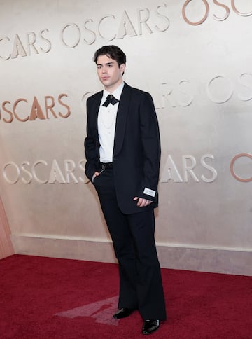 Benji Krol posa en la alfombra roja del Dolby Theatre.