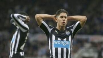 Ayoze se lamenta tras fallar una ocasi&oacute;n de gol.