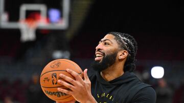 CLEVELAND, OHIO - OCTOBER 30: Anthony Davis #3 of the Los Angeles Lakers warms up prior to the game against the Cleveland Cavaliers at Rocket Mortgage Fieldhouse on October 30, 2024 in Cleveland, Ohio. NOTE TO USER: User expressly acknowledges and agrees that, by downloading and or using this photograph, User is consenting to the terms and conditions of the Getty Images License Agreement. Jason Miller/Getty Images/AFP (Photo by Jason Miller / GETTY IMAGES NORTH AMERICA / Getty Images via AFP)
