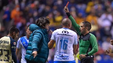 Expulsan a Santiago Solari por meterse a reclamar a la cancha