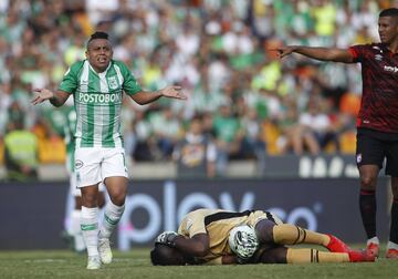 Atlético Nacional ganó con goles de Barcos y Vladimir