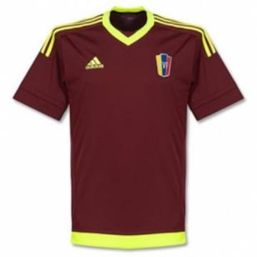 Venezuela mantendrá su tradicional camiseta vinotinto para Copa América. Los detalles amarillo eléctrico.