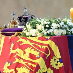 How much are Queen Elizabeth II’s Crown, Orb and Scepter worth and what is their weight?