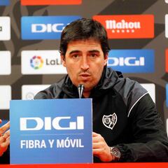 Iraola: “El Sevilla va a acabar entre los diez primeros”