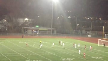 ¡Golazo desde 30 yardas en un partido colegial en USA!