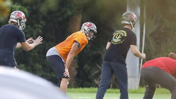 Thom Mayer, Director M&eacute;dico del sindicato de jugadores de la NFL, aconsej&oacute; parar con actividades grupales hasta el comienzo del training camp.