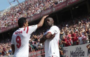 Mbia celebra el 3-1 con Bacca. 