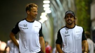 Jenson Button junto a Fernando Alonso.