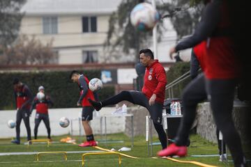 Santiago, 18 de julio 2020
El jugador de Colo Colo Esteban Paredes participa en los entrenamientos durante la cuarentena por covid 19 en las canchas alternativas del estadio monumental David Arellano

Dragomir Yankovic/Photosport