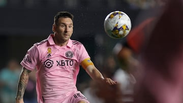 FORT LAUDERDALE, FLORIDA - SEPTEMBER 20: Lionel Messi #10 of Inter Miami controls the ball during the first half during a match between Toronto FC and Inter Miami CF at DRV PNK Stadium on September 20, 2023 in Fort Lauderdale, Florida.   Carmen Mandato/Getty Images/AFP (Photo by Carmen Mandato / GETTY IMAGES NORTH AMERICA / Getty Images via AFP)