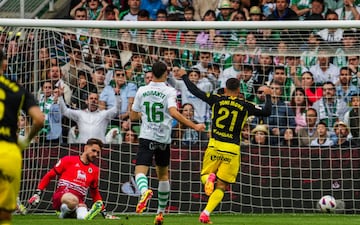 Iván Azón abrió el marcador a los 3 minutos de partido.