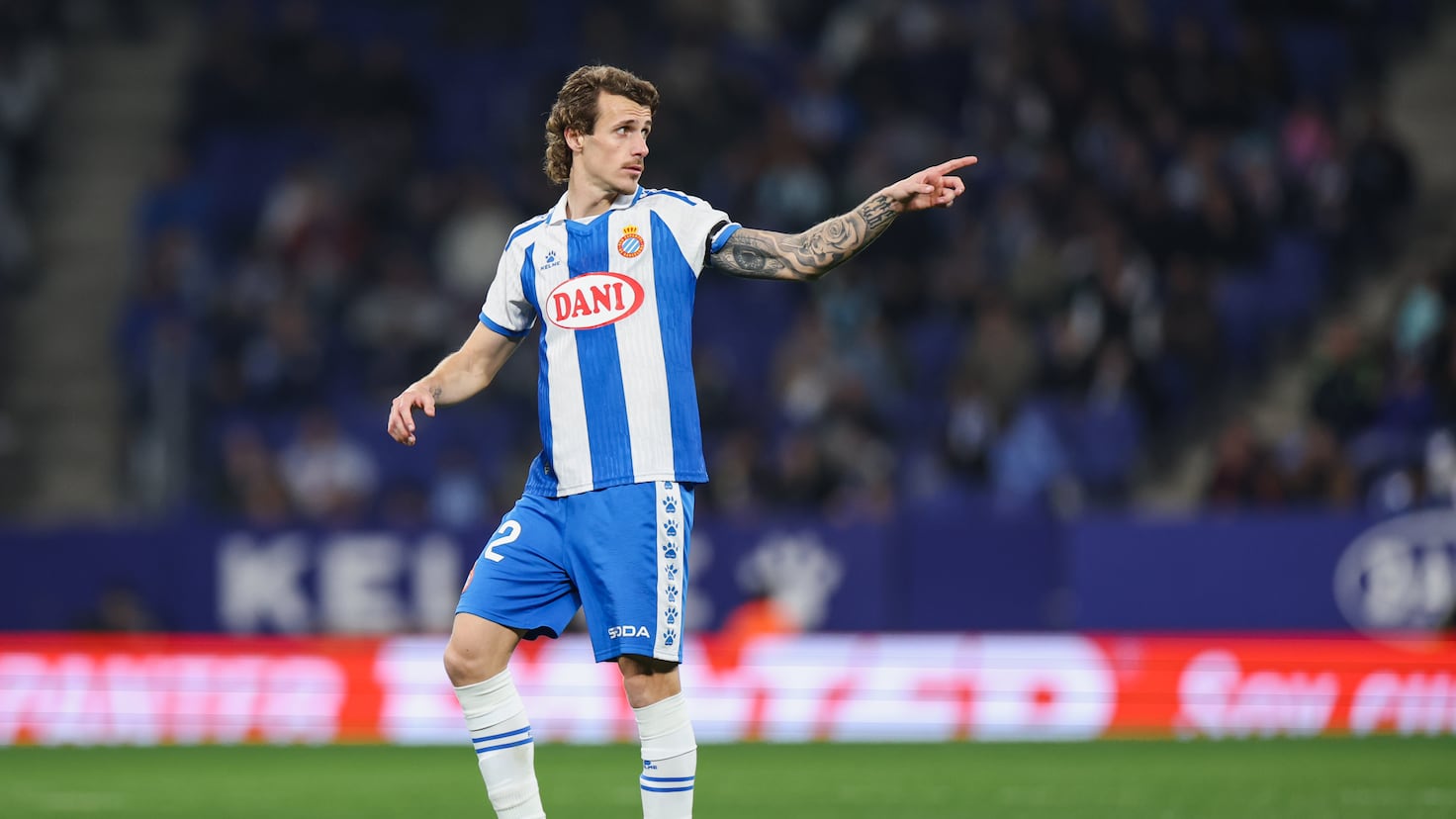 Jugadores de Espanyol y Getafe disputando un balón