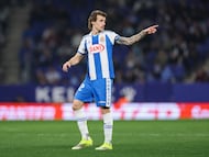 BARCELONA, SPAIN - MARCH 09: Carlos Romero of RCD Espanyol looks on during the LaLiga EA Sports match between RCD Espanyol de Barcelona and Real Oviedo at RCDE Stadium on March 09, 2026 in Barcelona, Spain. (Photo by Judit Cartiel/Getty Images)