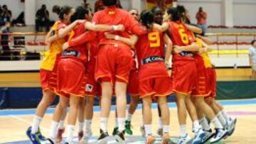Las jugadoras de la Sub-18 celebran una victoria.