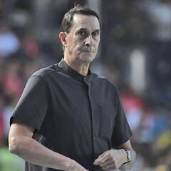 Alexandre Guimarães, opción para el banquillo de Pumas