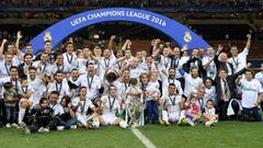 MILAN, ITALY - MAY 28:  Real Madrid players pose with the Champions League trophy after the UEFA Champions League Final match between Real Madrid and Club Atletico de Madrid at Stadio Giuseppe Meazza on May 28, 2016 in Milan, Italy.  (Photo by Matthias Ha