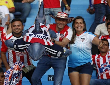 La hinchada llegó a acompañar al Junior de Barranquilla en el primer partido de la final de la Liga Águila II. 