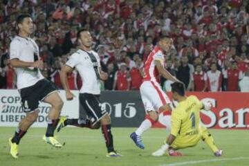 Imágenes del partido entre Santa Fe y Colo Colo correspondiente a la segunda fecha de la Copa Libertadores.