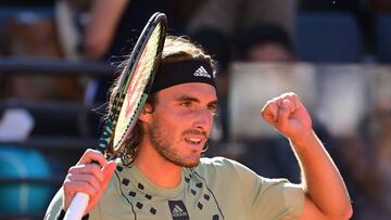 Tennis - ATP Masters 1000 - Italian Open - Foro Italico, Rome, Italy - May 14, 2022 Greece's Stefanos Tsitsipas celebrates winning his semi final match against Germany's Alexander Zverev REUTERS/Alberto Lingria