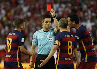 Leo Messi succeeds Andrés Iniesta as Barcelona captain