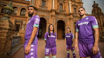 Presentación de la camiseta morada del Betis.