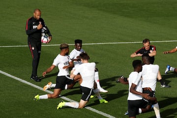 El delantero colombiano Radamel Falcao regresó a Mónaco y realizó su primer entrenamiento con el equipo, bajo el mando del nuevo técnico Thierry Henry.