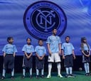 David Villa presentó la camiseta de su nuevo equipo