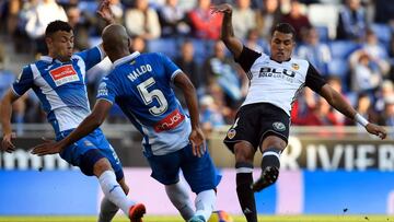 Murillo sale lesionado en la victoria de Valencia al Espanyol