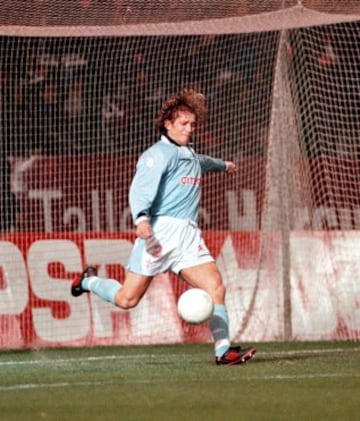 El que luego fuera lateral derecho en el Real Madrid inició su carrera como futbolista en las categorías inferiores del Celta de Vigo, y posteriormente en el primer equipo. Estuvo en el club vigués hasta 1999, año en el que fichó por el Real Madrid.