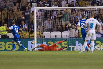 Keylor Navas saves Andone's penalty.