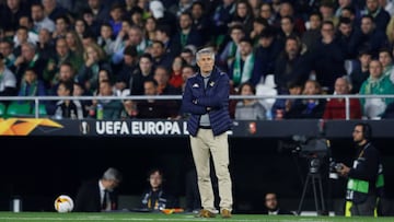 Soccer Football - Europa League - Round of 32 Second Leg - Real Betis v Stade Rennes - Estadio Benito Villamarin, Seville, Spain - February 21, 2019 Real Betis coach Quique Setien during the match REUTERS/Marcelo Del Pozo