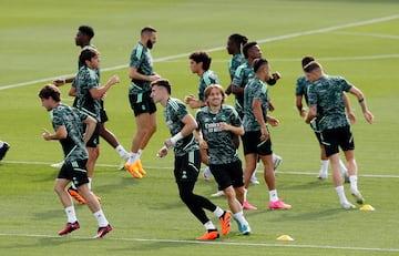 Modric con el grupo.