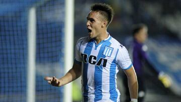 Lautaro Mart&iacute;nez celebra un gol con Racing de Avellaneda.