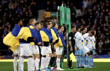 Emocionante homenaje a Ucrania en Goodison Park