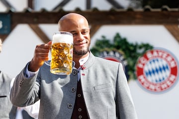 Vincent Kompany, desde mayo de 2024 dirige al Bayern de Múnich de la Bundesliga de Alemania, durante la fiesta del Oktoberfest celebrado en Munich.